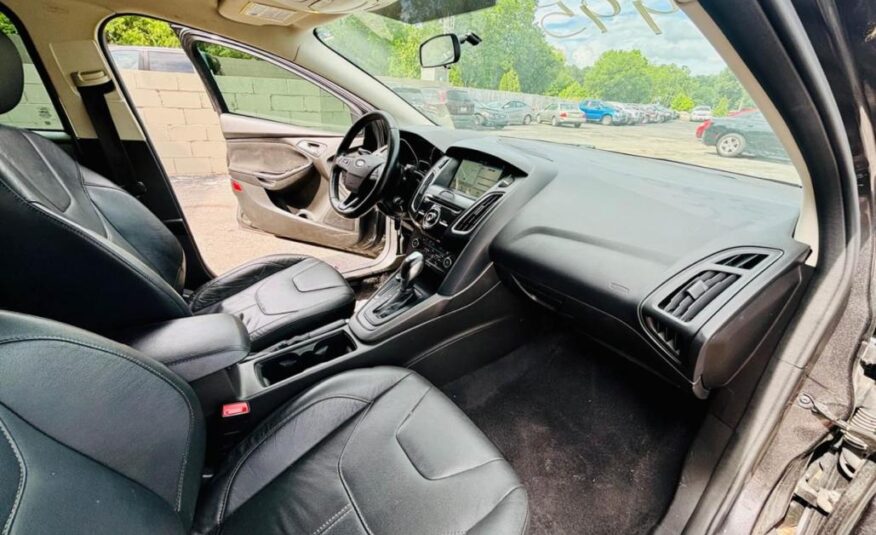 2016 FORD FOCUS SE with only 126,xxx miles!