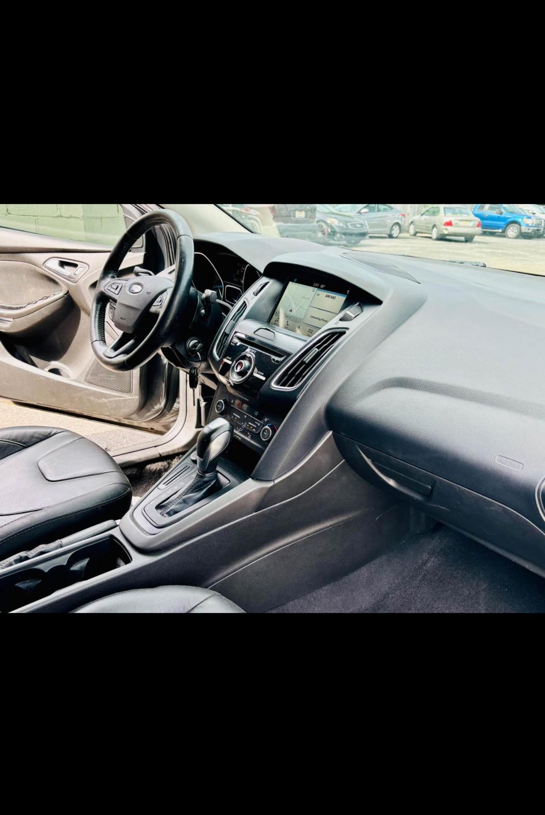 2016 FORD FOCUS SE with only 126,xxx miles!