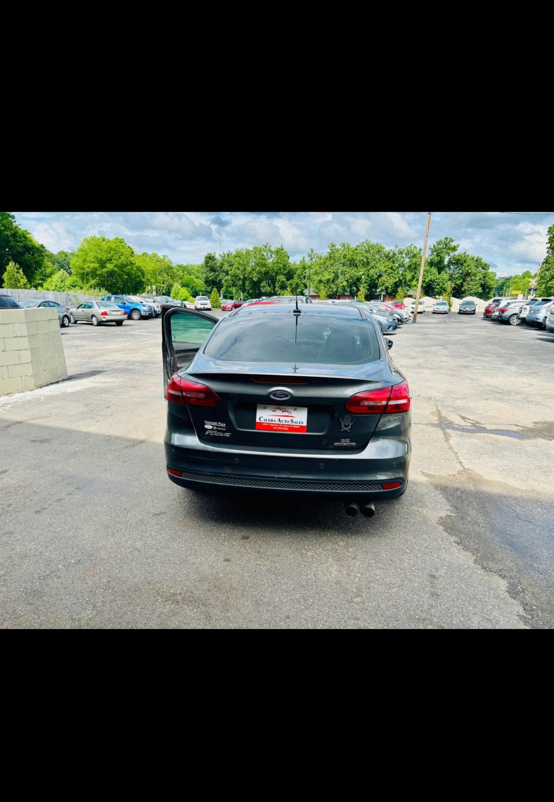 2016 FORD FOCUS SE with only 126,xxx miles!