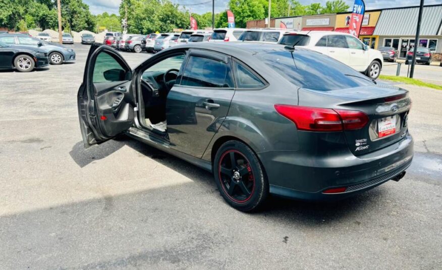 2016 FORD FOCUS SE with only 126,xxx miles!