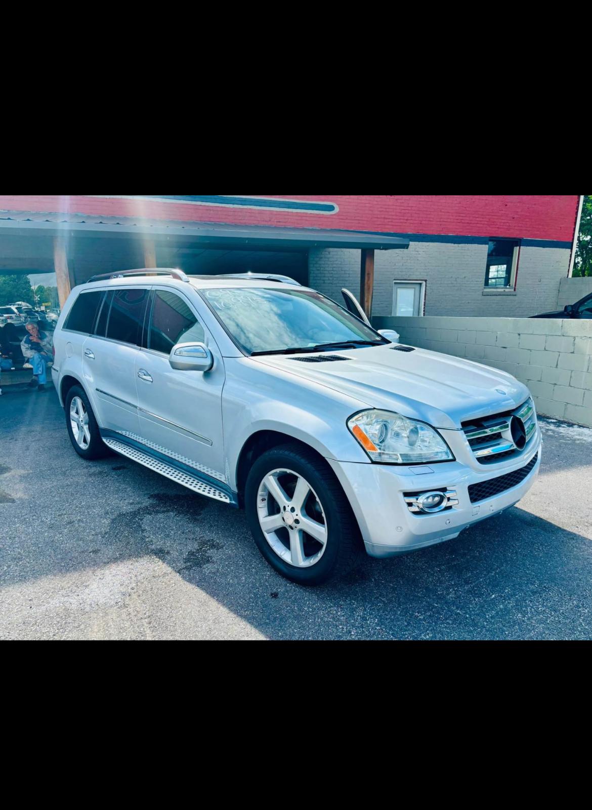 2009 MERCEDES-BENZ GL-CLASS with only 146,xxx miles!