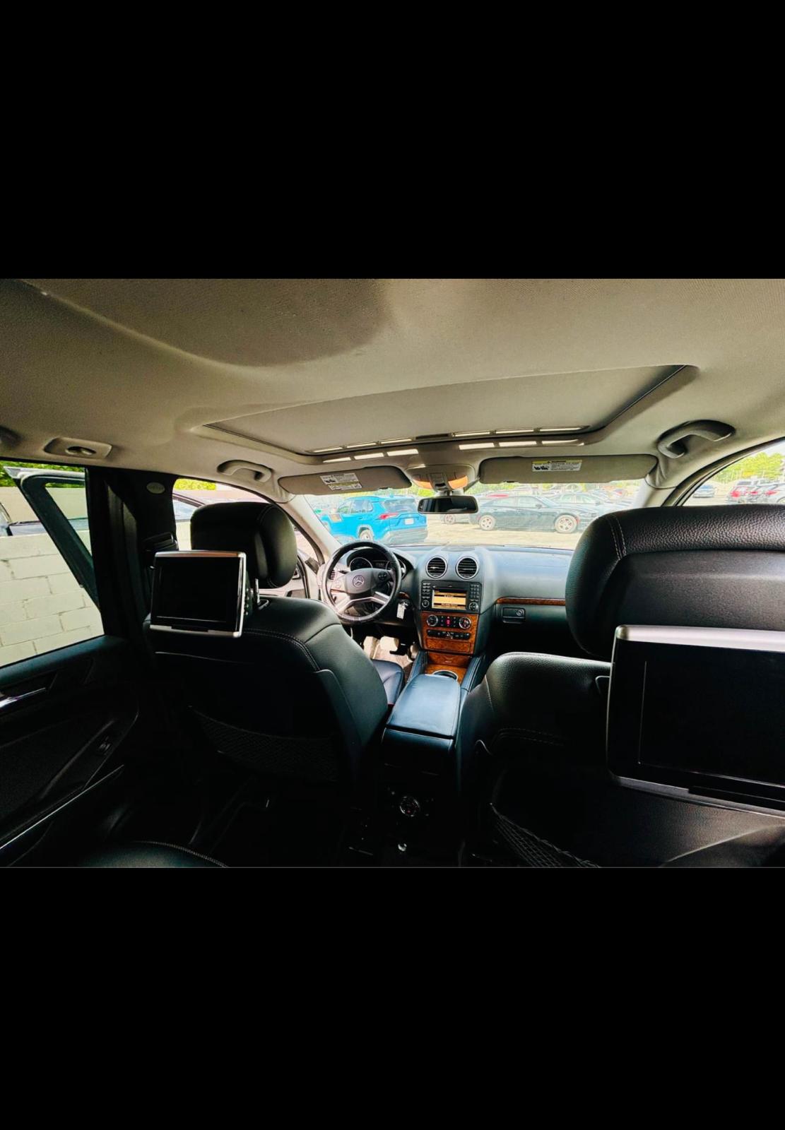 2009 MERCEDES-BENZ GL-CLASS with only 146,xxx miles!