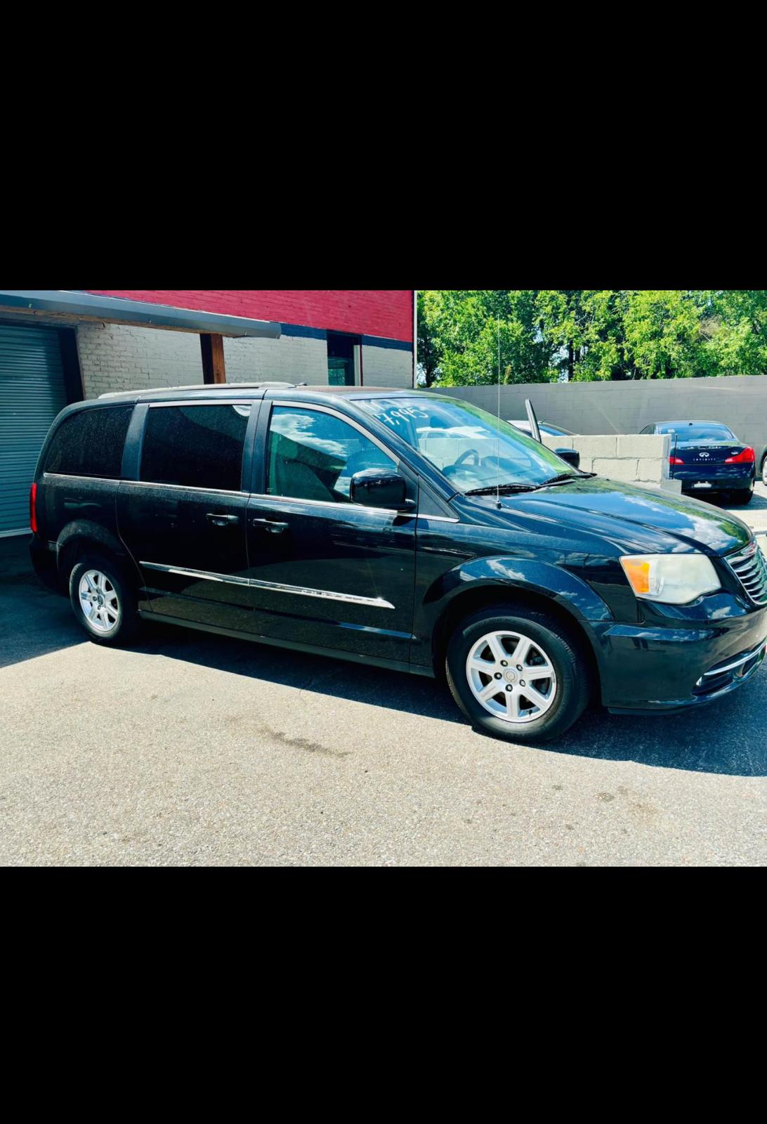 2011 CHRYSLER TOWN AND COUNTRY TOURING with only 128,xxx miles!