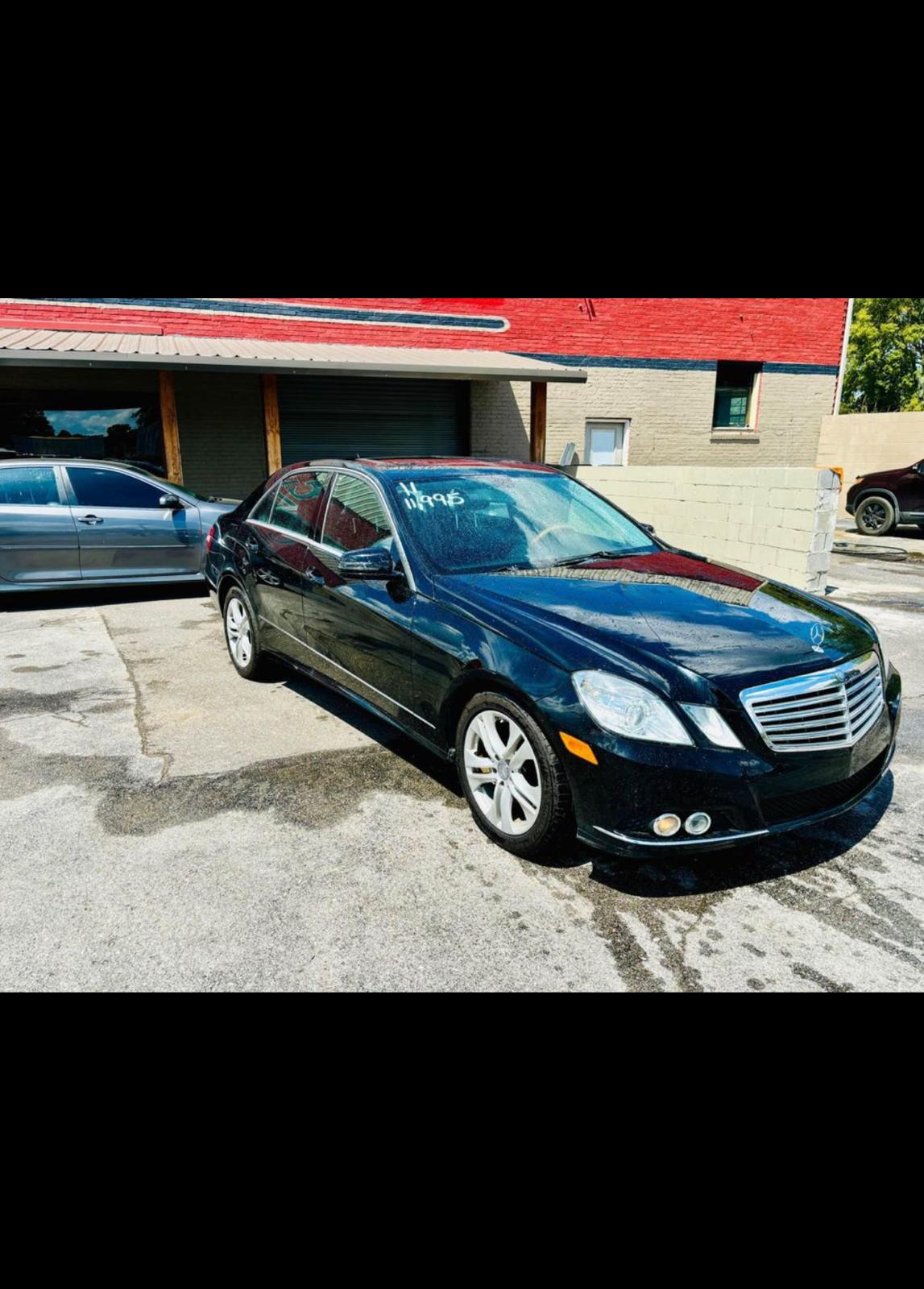 2011 MERCEDES-BENZ E-CLASS E 350 LUXURY with only 89,xxx miles!