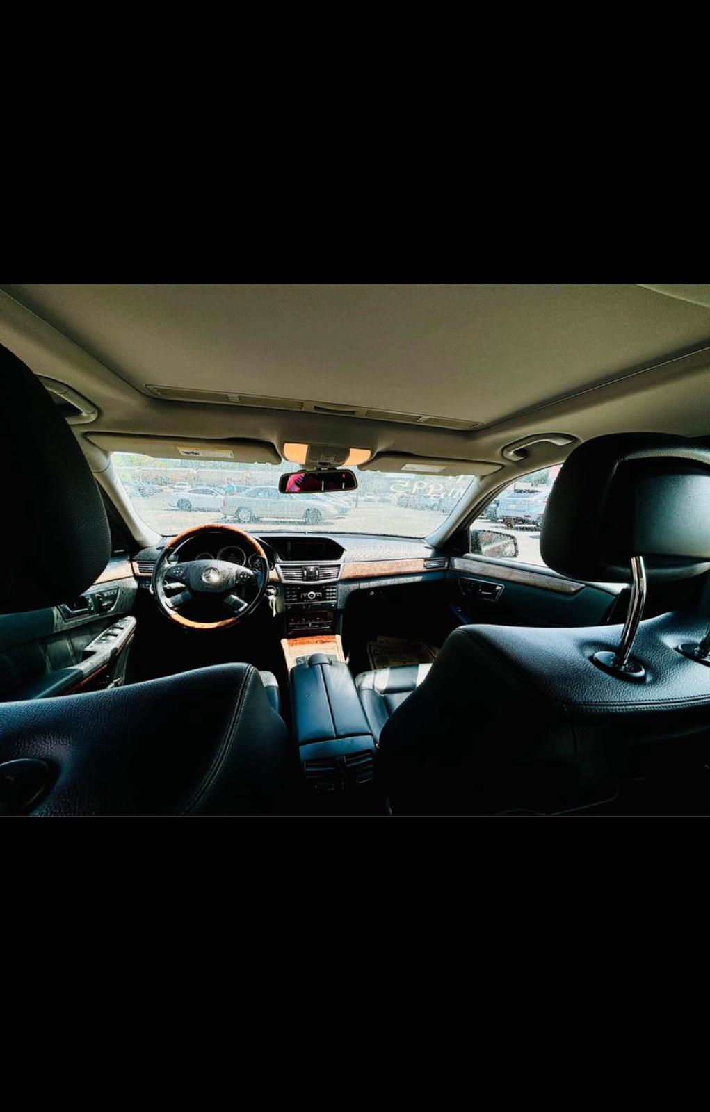 2011 MERCEDES-BENZ E-CLASS E 350 LUXURY with only 89,xxx miles!