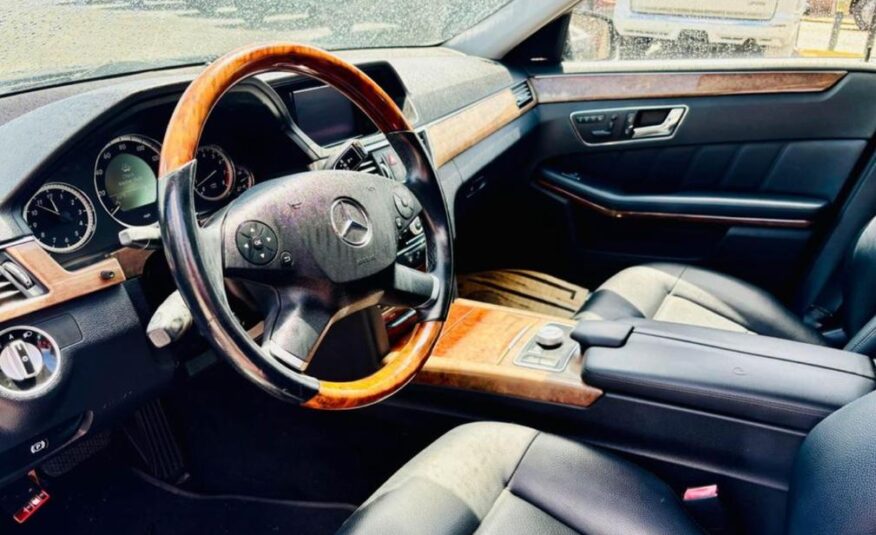 2011 MERCEDES-BENZ E-CLASS E 350 LUXURY with only 89,xxx miles!