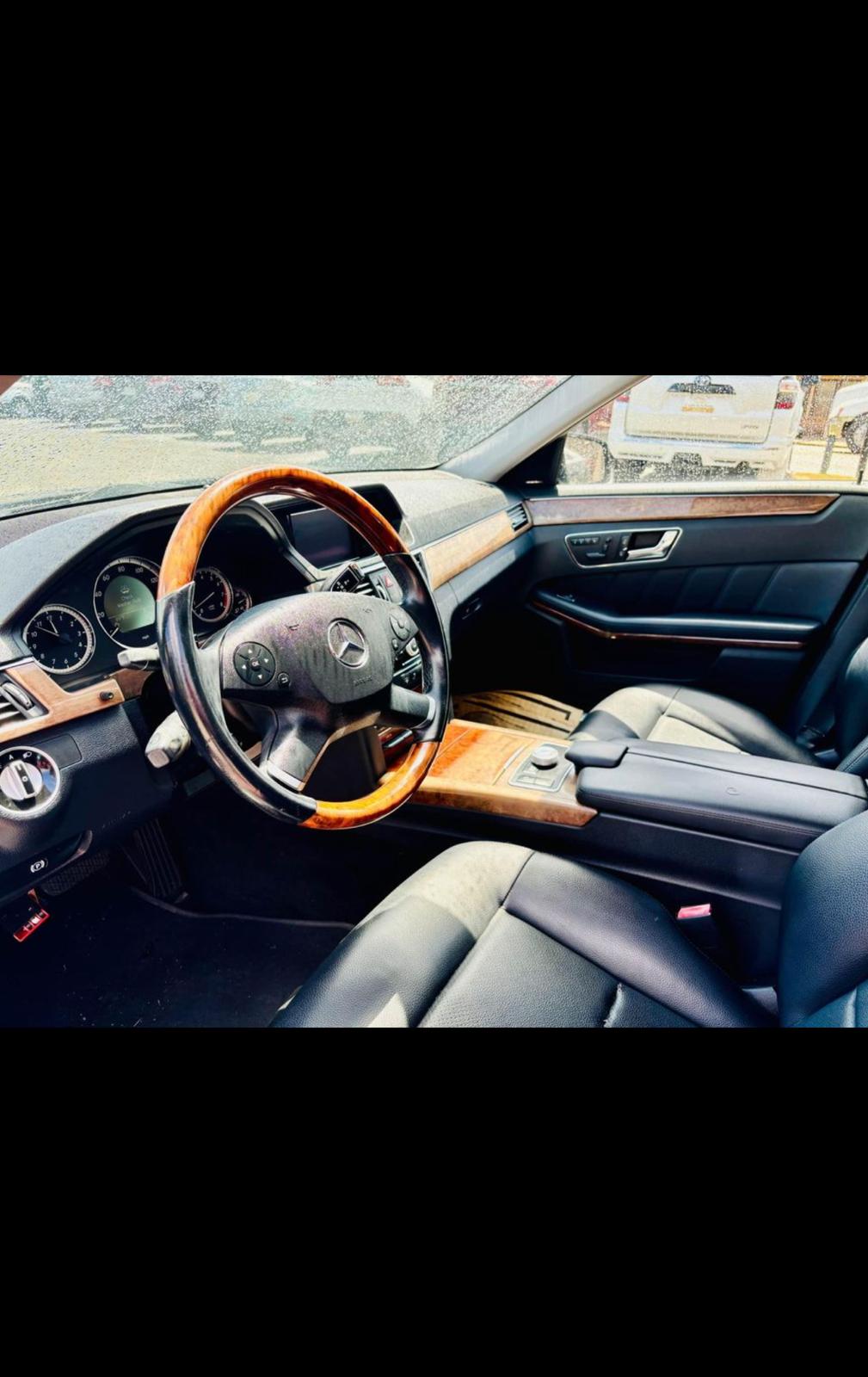 2011 MERCEDES-BENZ E-CLASS E 350 LUXURY with only 89,xxx miles!