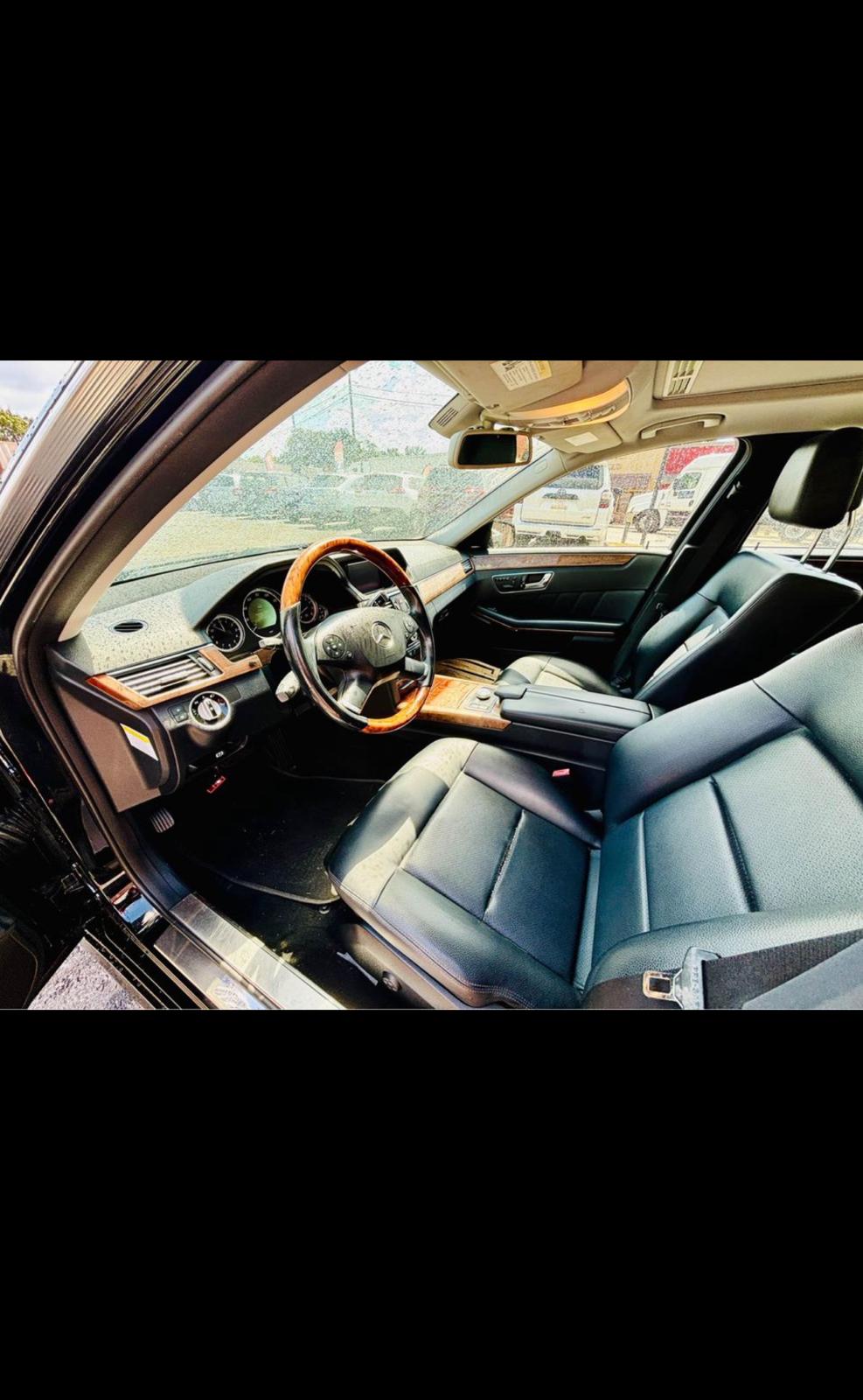 2011 MERCEDES-BENZ E-CLASS E 350 LUXURY with only 89,xxx miles!