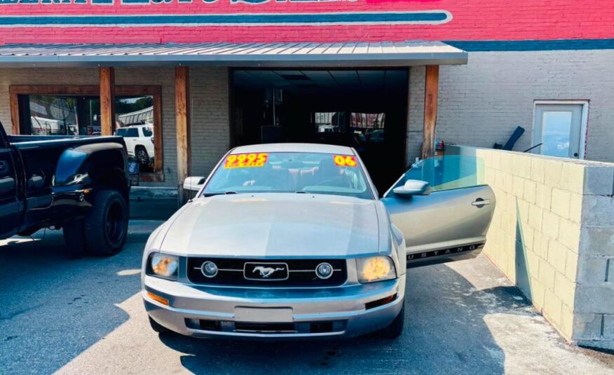 2006 FORD MUSTANG V6 STANDARD with only 67,xxx miles!