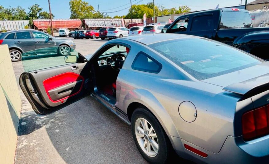 2006 FORD MUSTANG V6 STANDARD with only 67,xxx miles!