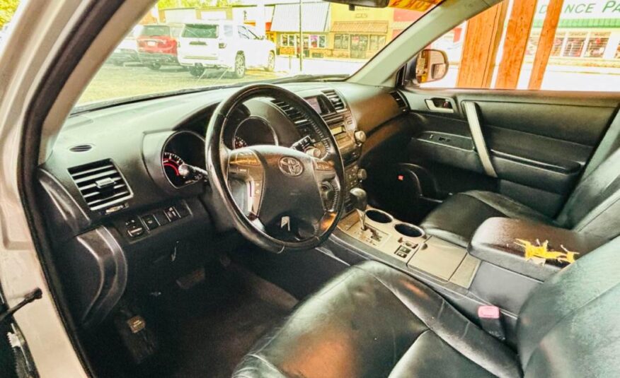 2008 TOYOTA HIGHLANDER SPORT with only 250,xxx miles!