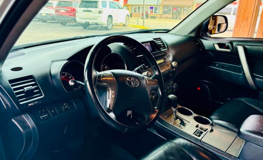 2008 TOYOTA HIGHLANDER SPORT with only 250,xxx miles!