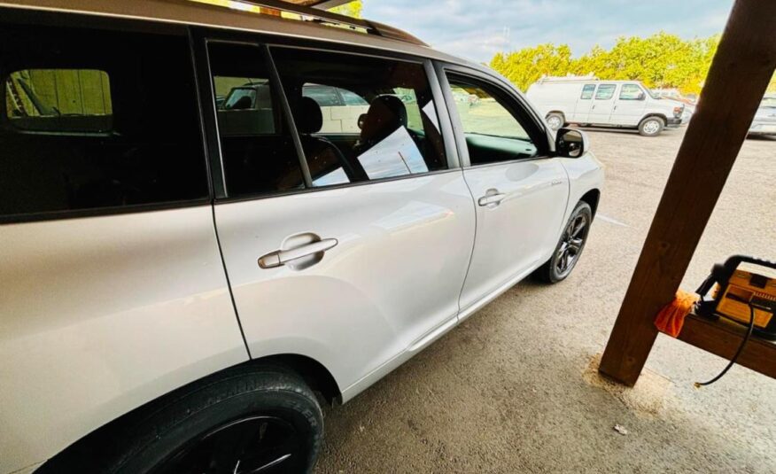 2008 TOYOTA HIGHLANDER SPORT with only 250,xxx miles!