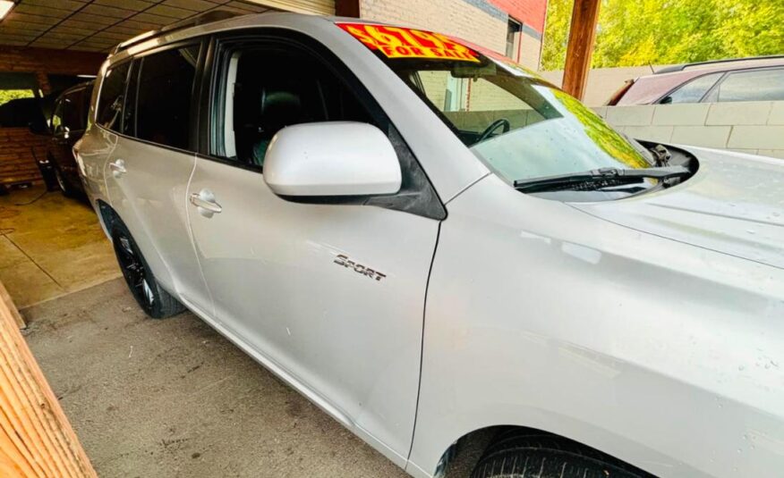 2008 TOYOTA HIGHLANDER SPORT with only 250,xxx miles!