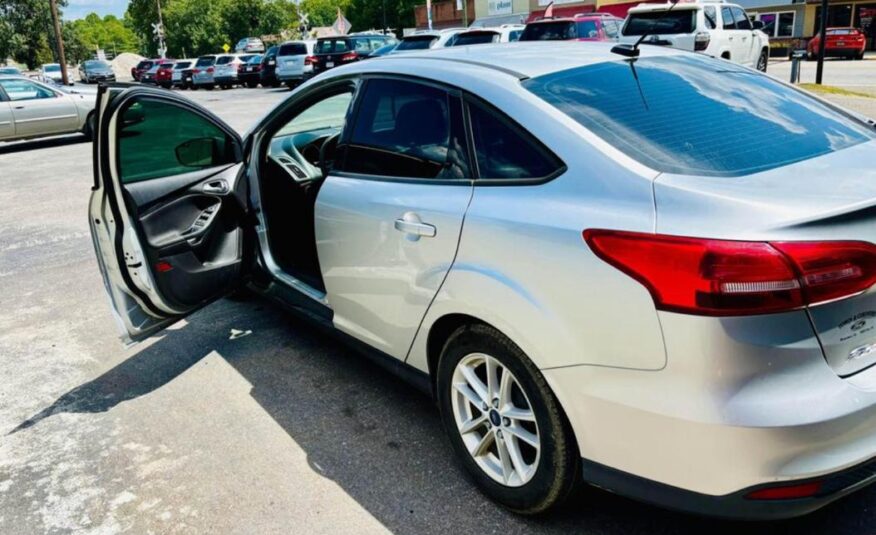 2017 FORD FOCUS SE with only 99,xxx miles!