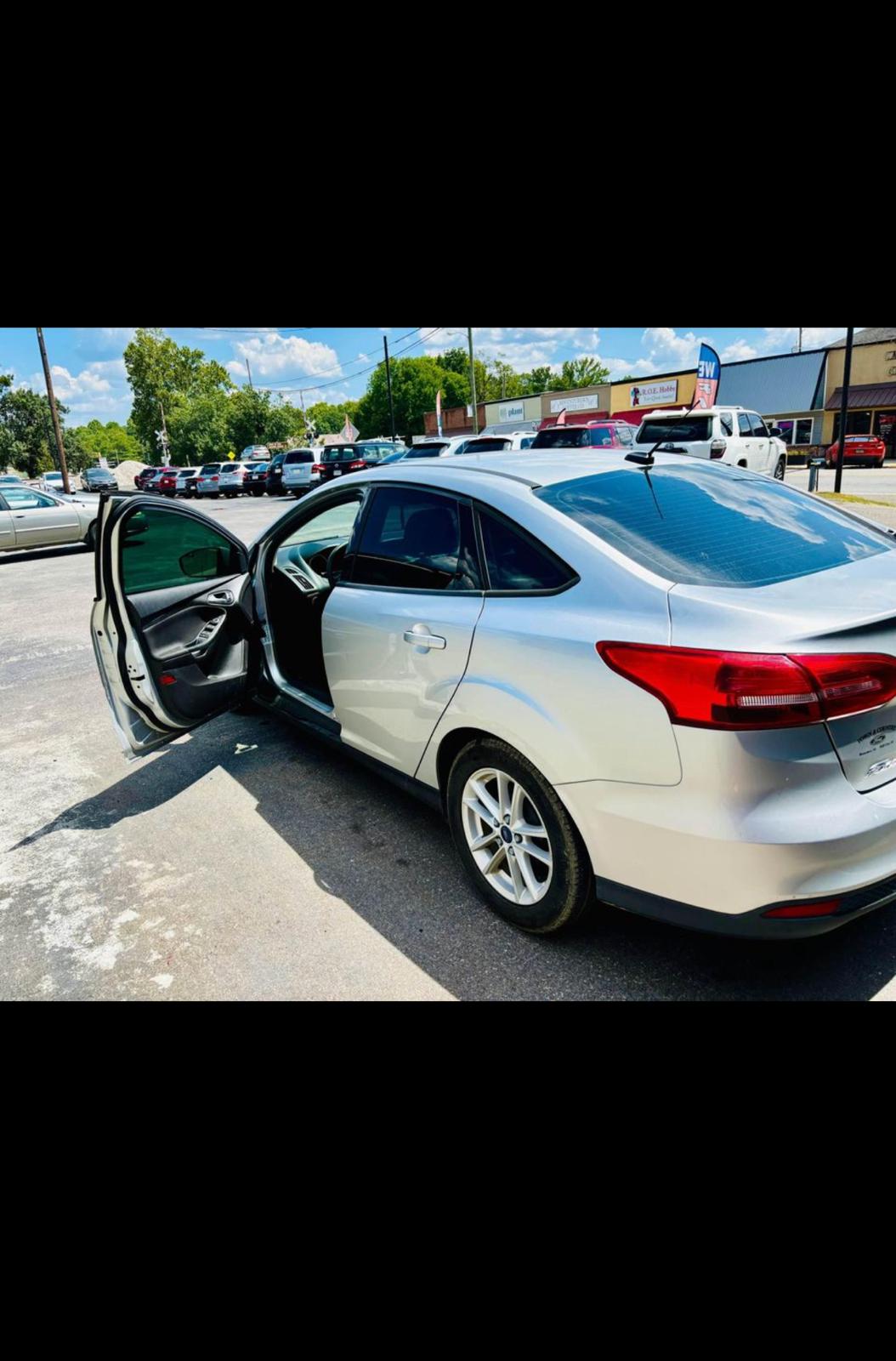 2017 FORD FOCUS SE with only 99,xxx miles!
